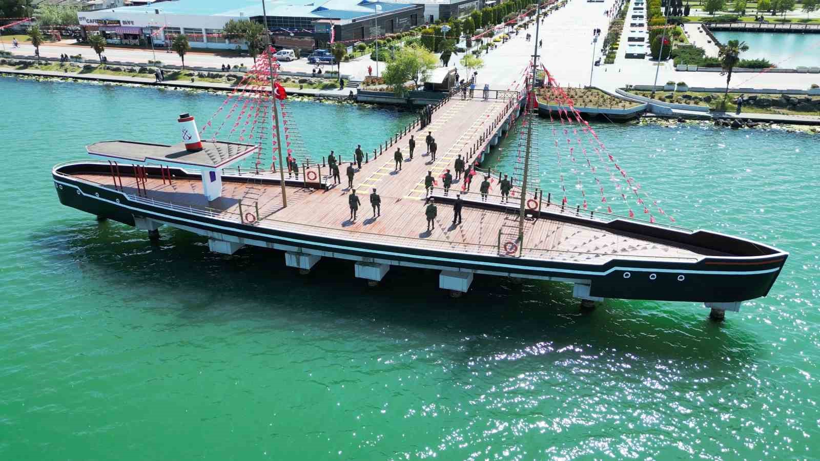 Bandırma Vapuru, karadan yürütülerek Tütün İskelesi’ne taşınacak