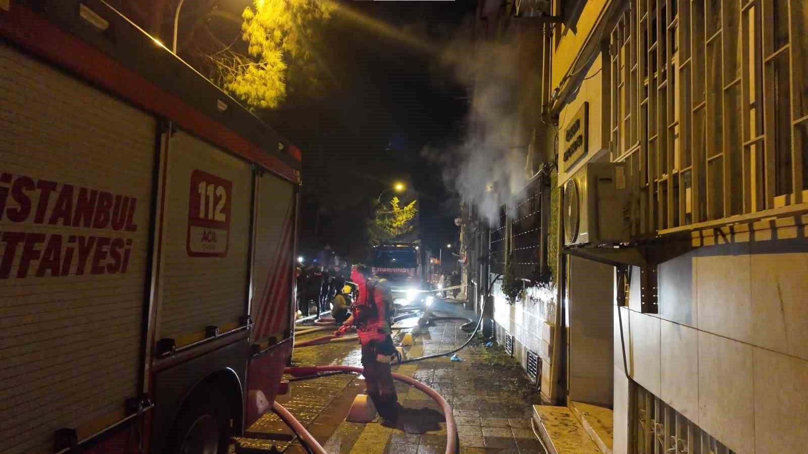 Kadıköy’de korkutan yangın: 1’i ağır 8 yaralı