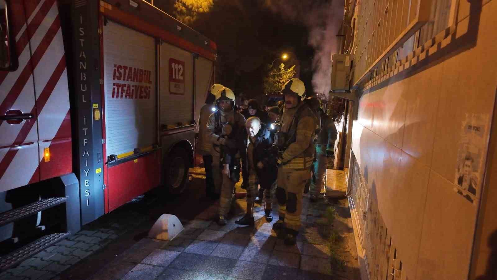 Kadıköy’de korkutan yangın: 1’i ağır 8 yaralı