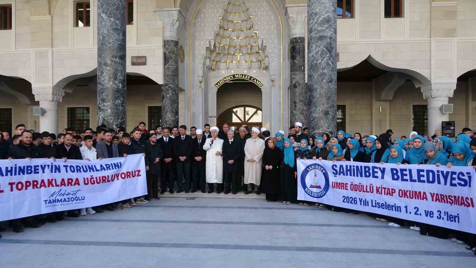 Şahinbey Belediyesi 175 öğrenciyi daha umreye gönderdi