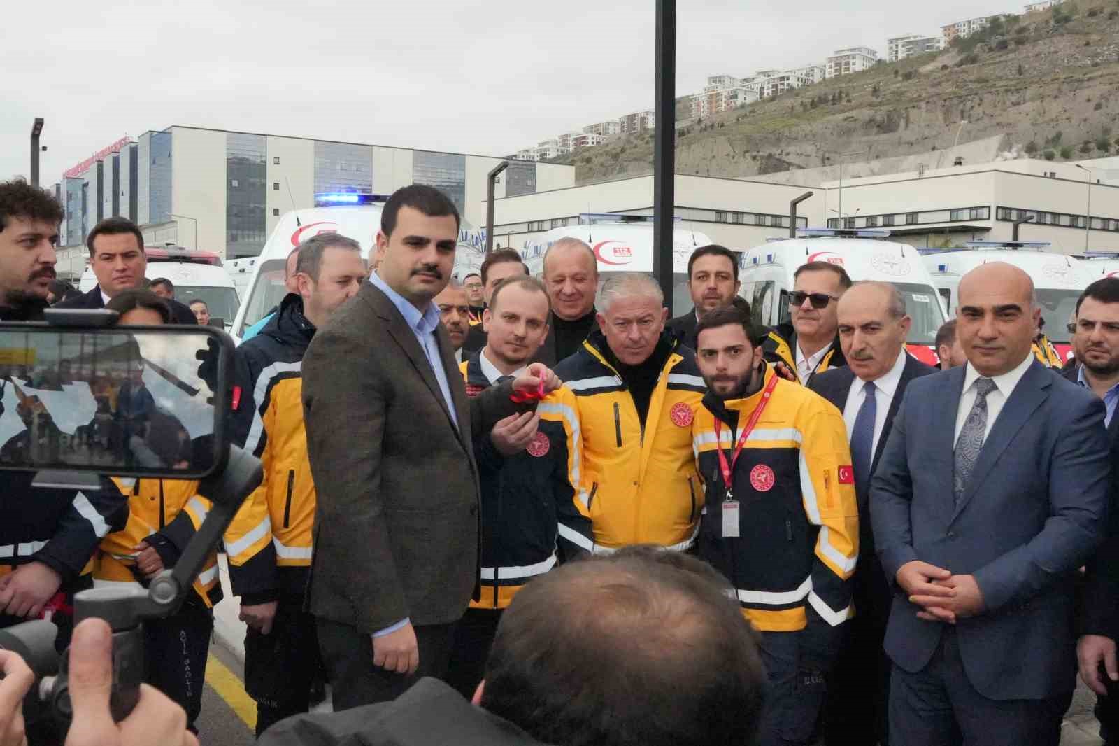 İzmir’de sağlık filosuna 45 yeni ambulans
