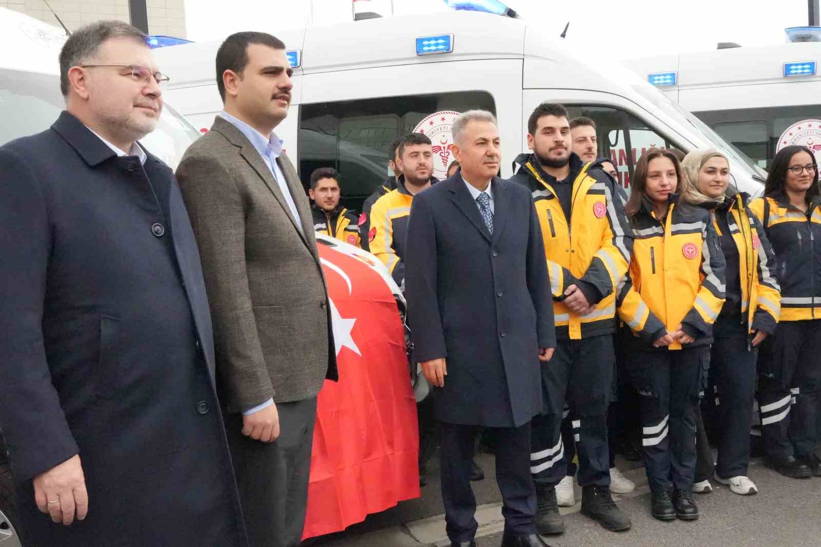 İzmir’de sağlık filosuna 45 yeni ambulans