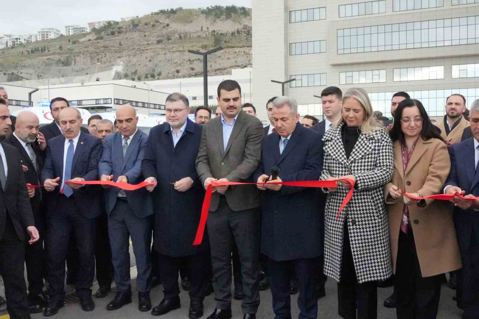 İzmir’de sağlık filosuna 45 yeni ambulans