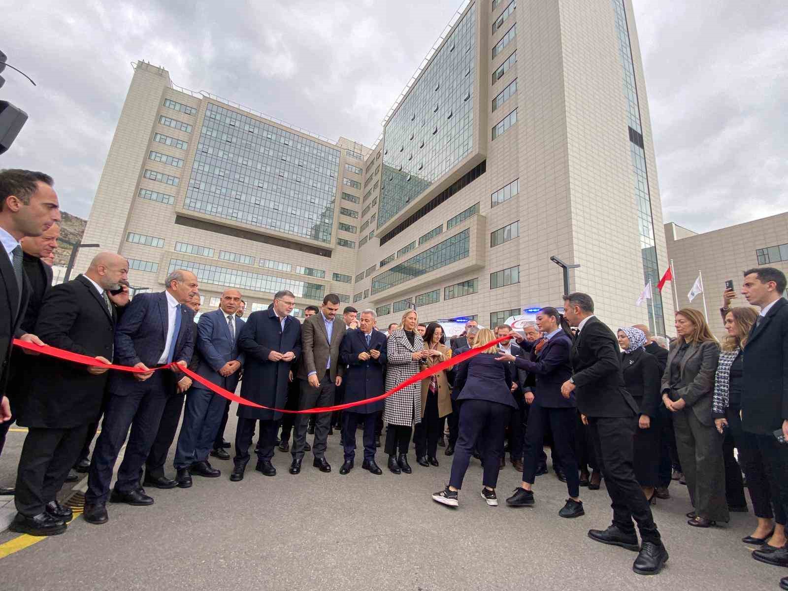 İzmir’de sağlık filosuna 45 yeni ambulans