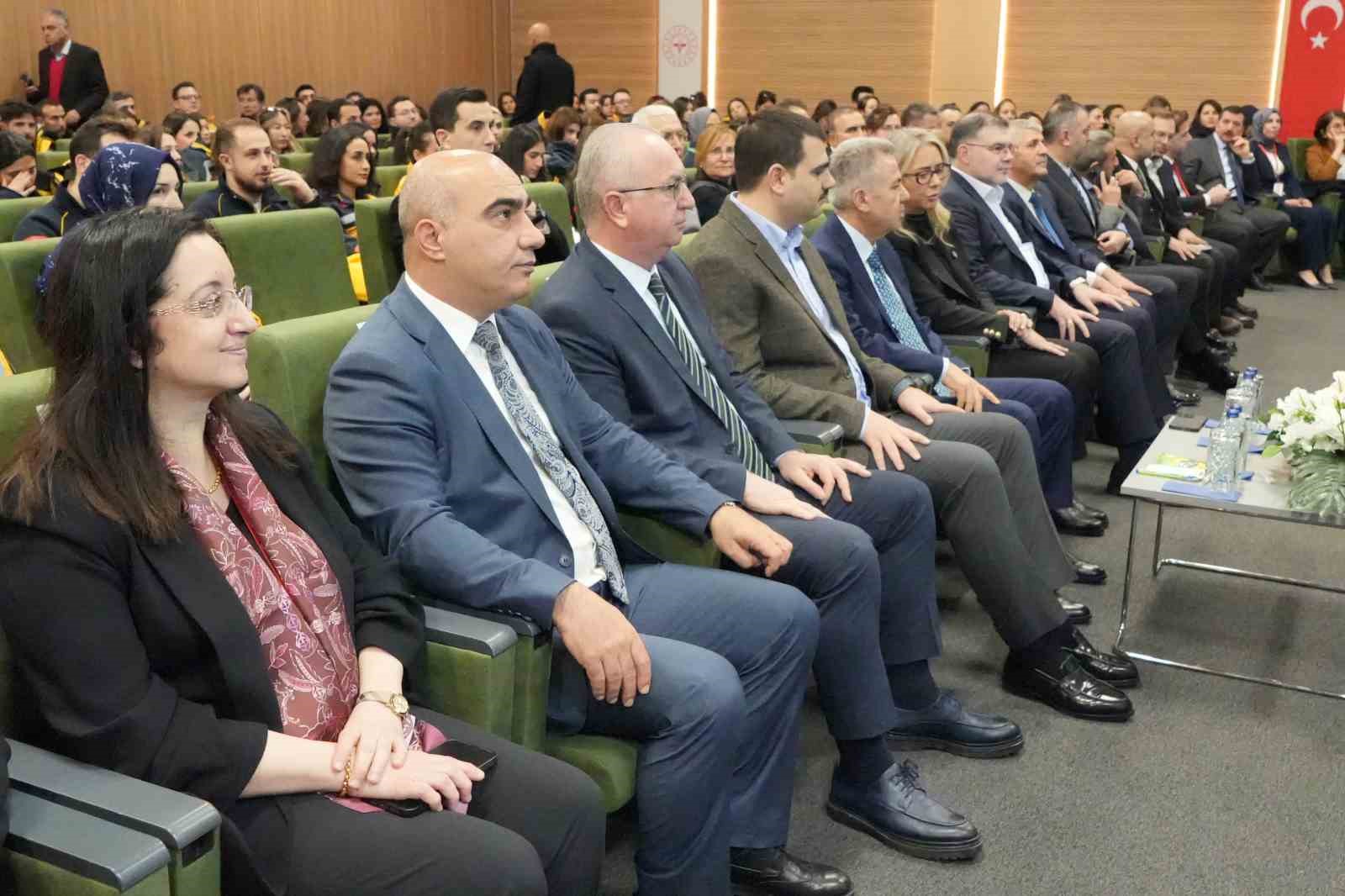 İzmir’de sağlık filosuna 45 yeni ambulans