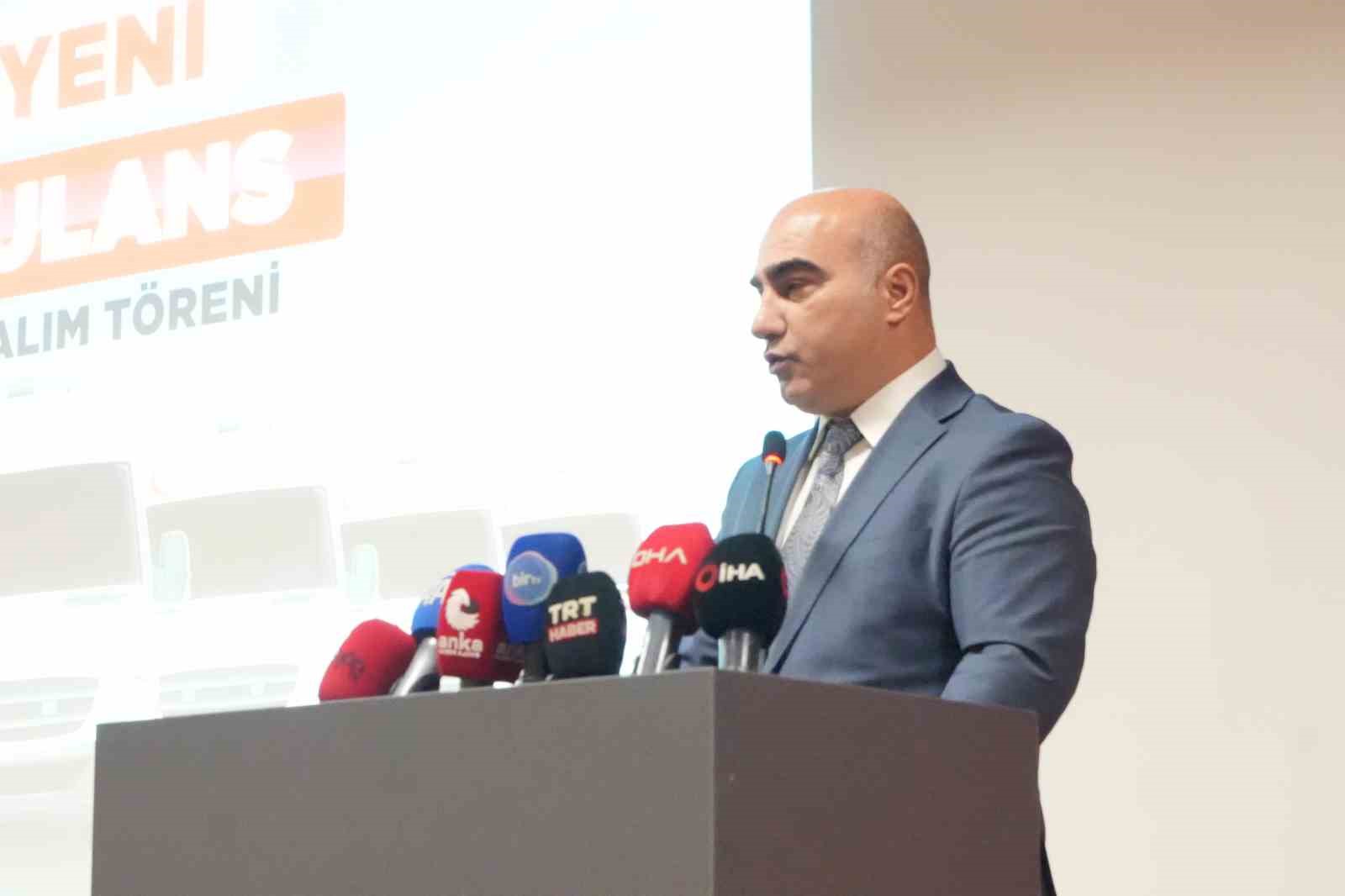 İzmir’de sağlık filosuna 45 yeni ambulans