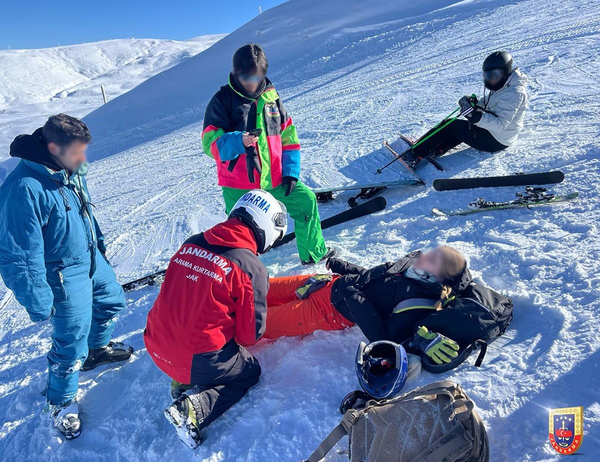 Uludağ’da mahsur kalan vatandaşlara JAK timi müdahale etti