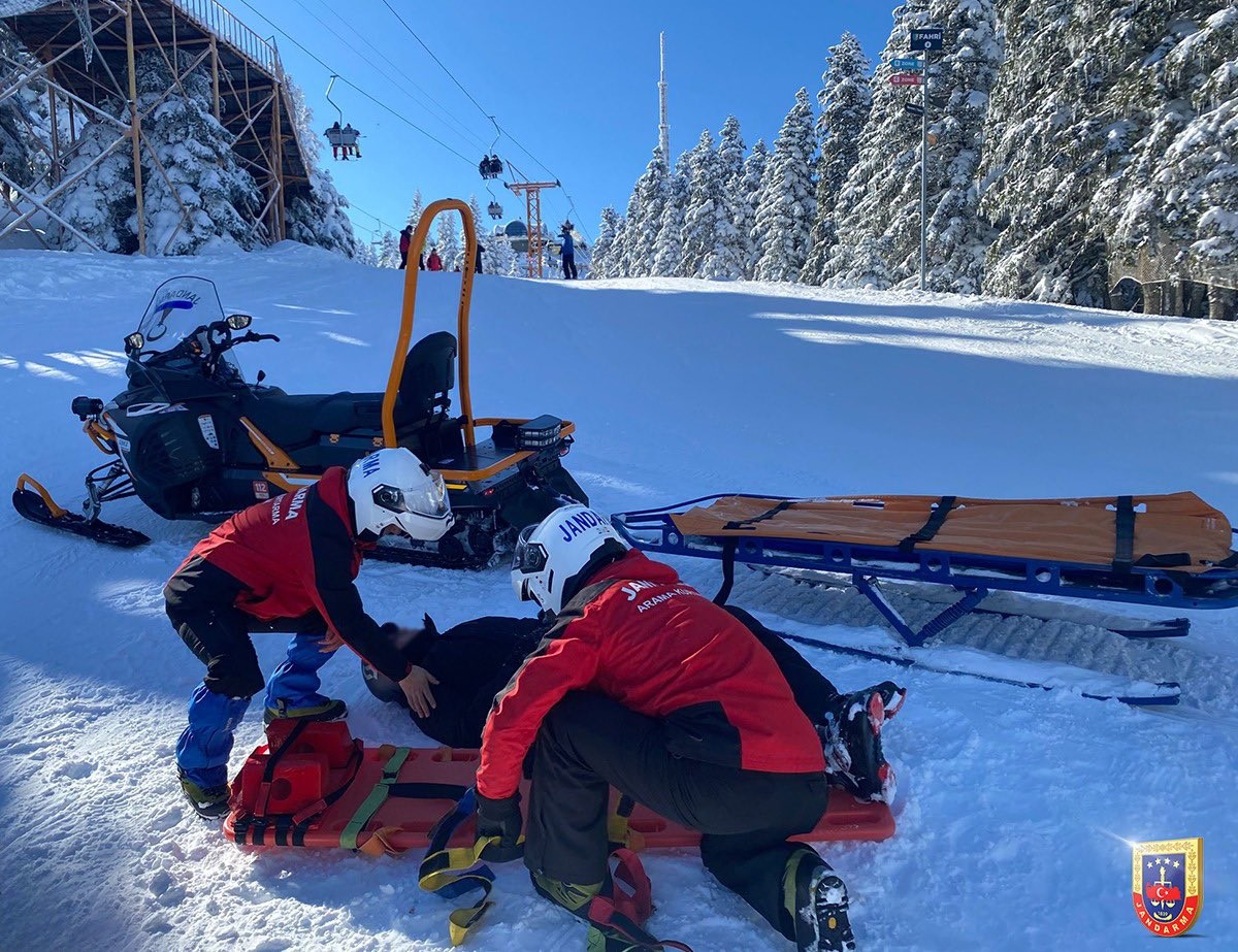Uludağ’da mahsur kalan vatandaşlara JAK timi müdahale etti