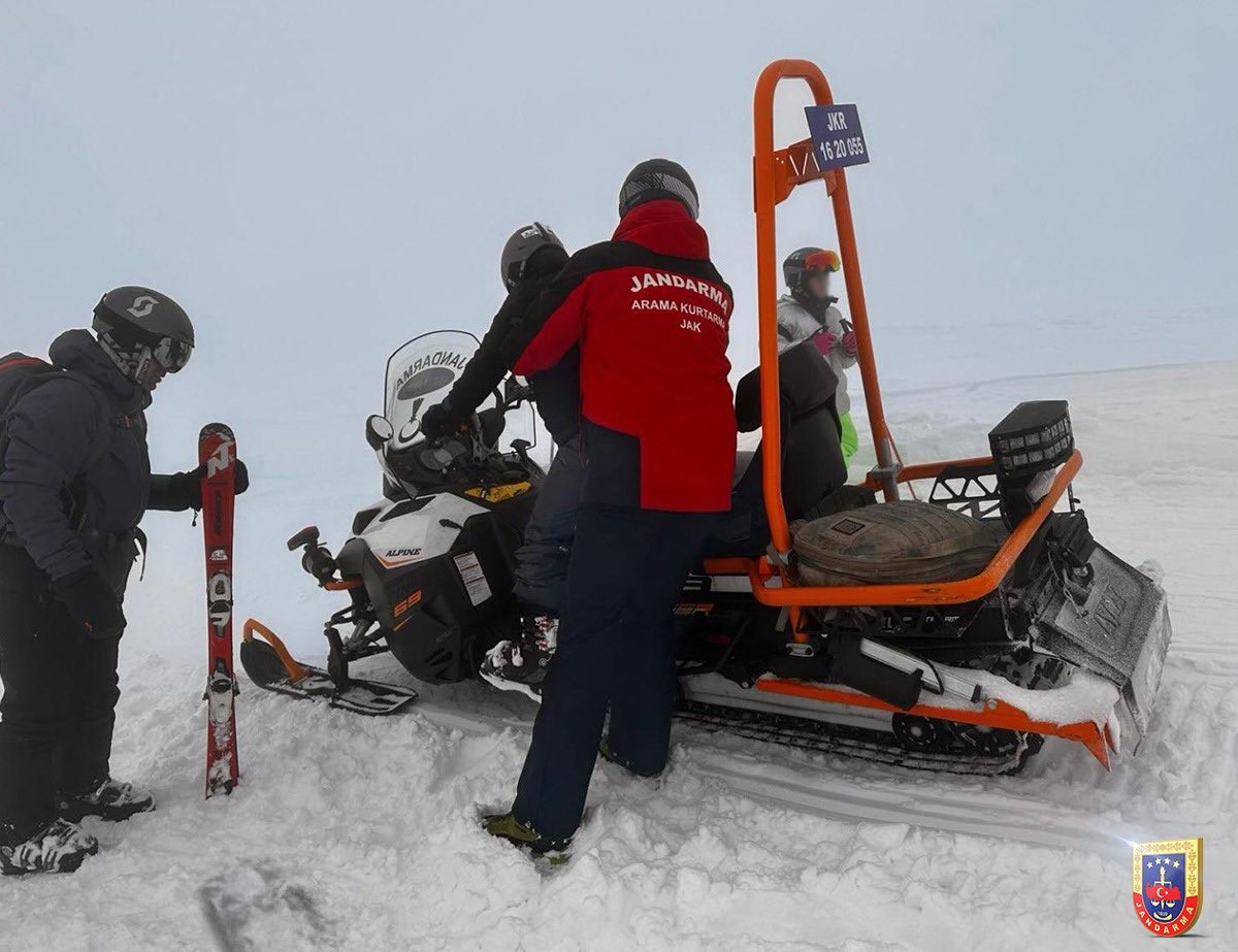 Uludağ’da mahsur kalan vatandaşlara JAK timi müdahale etti