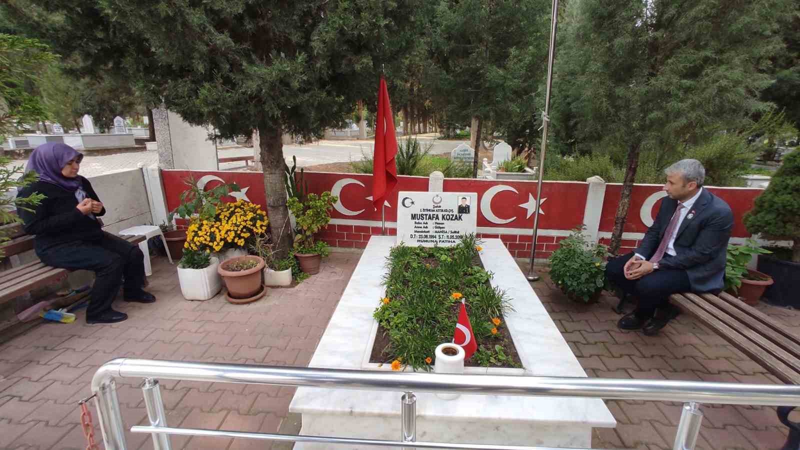 Şehit Mustafa Kozak’ın annesi Gülşen Kozak’ı duygulandıran ziyaret
