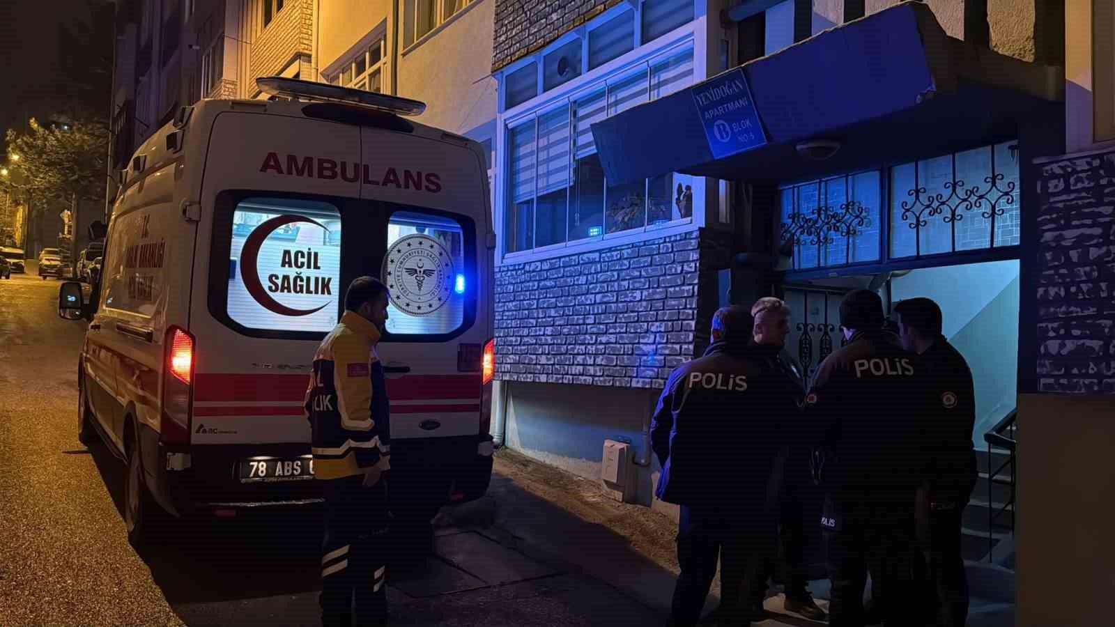 Yaşlı adam apartmanın merdiven boşluğunda ölü bulundu