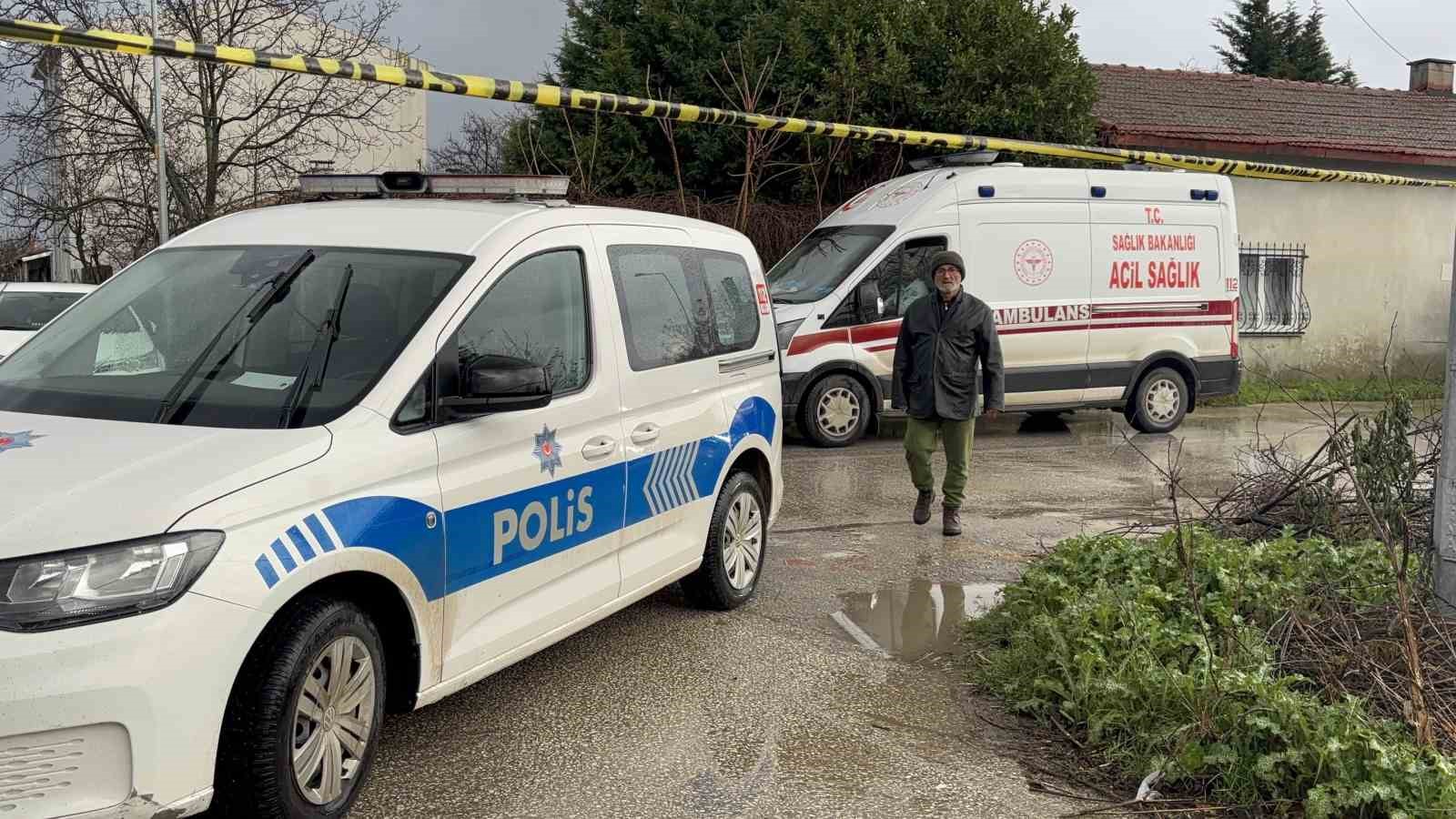 Müstakil ev alevlere teslim oldu: Yanan evini gözyaşları içinde izledi