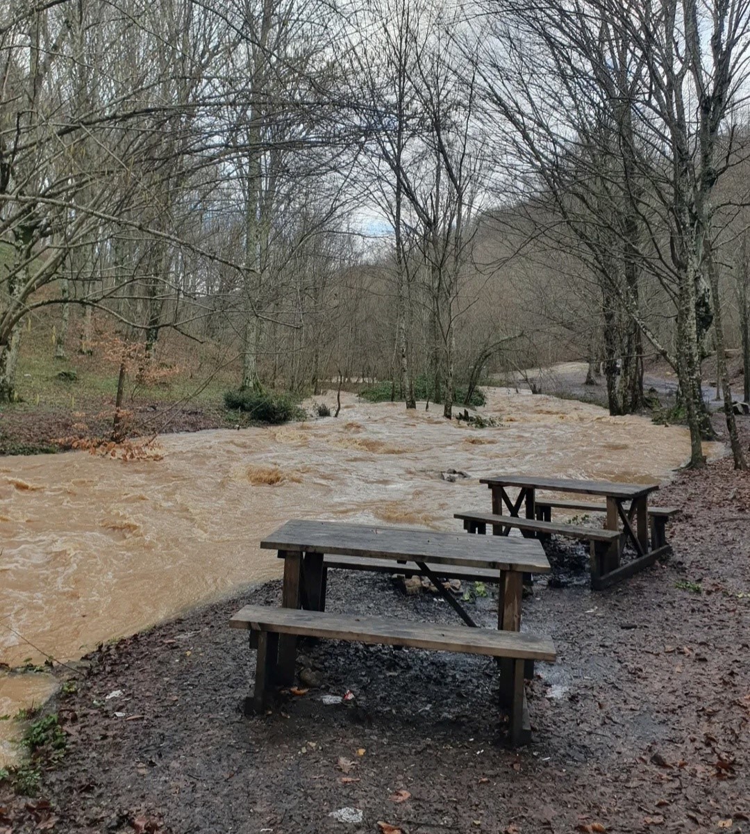 Kuruyan Karapınar Şelalesi yağışlarla yeniden hayat buldu