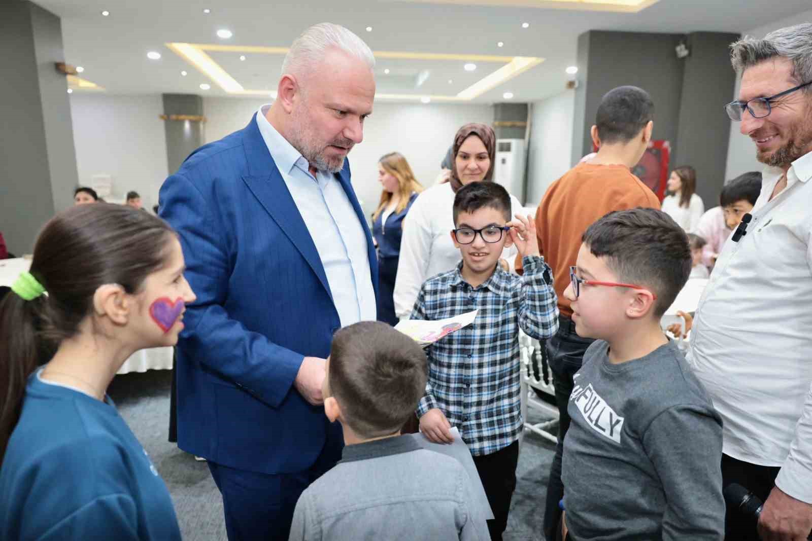 Menemen’de özel çocukların karne sevinci yürekleri ısıttı