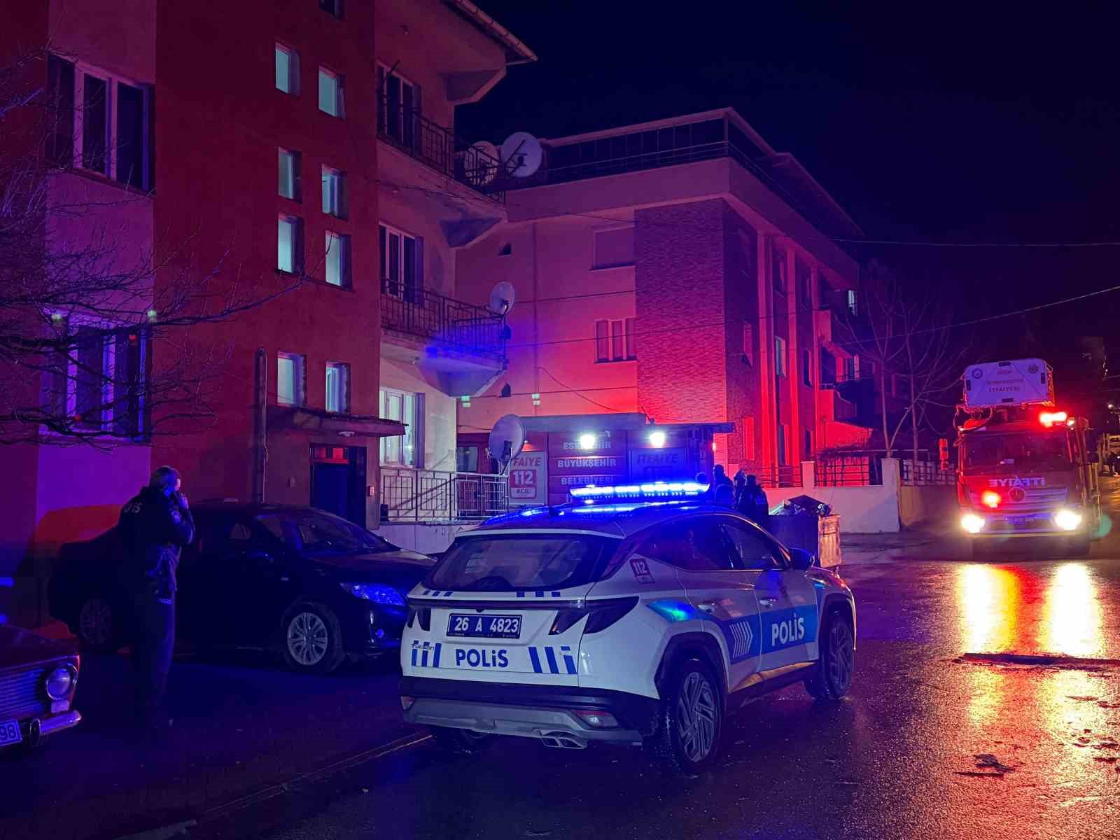 Bunalıma giren genç evi yakmaya çalıştı