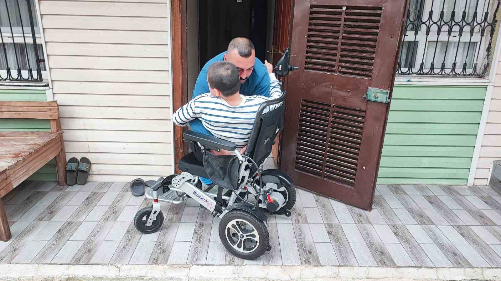 Evde eğitimle derslerini aksatmıyor, polis olma hayali kuruyor