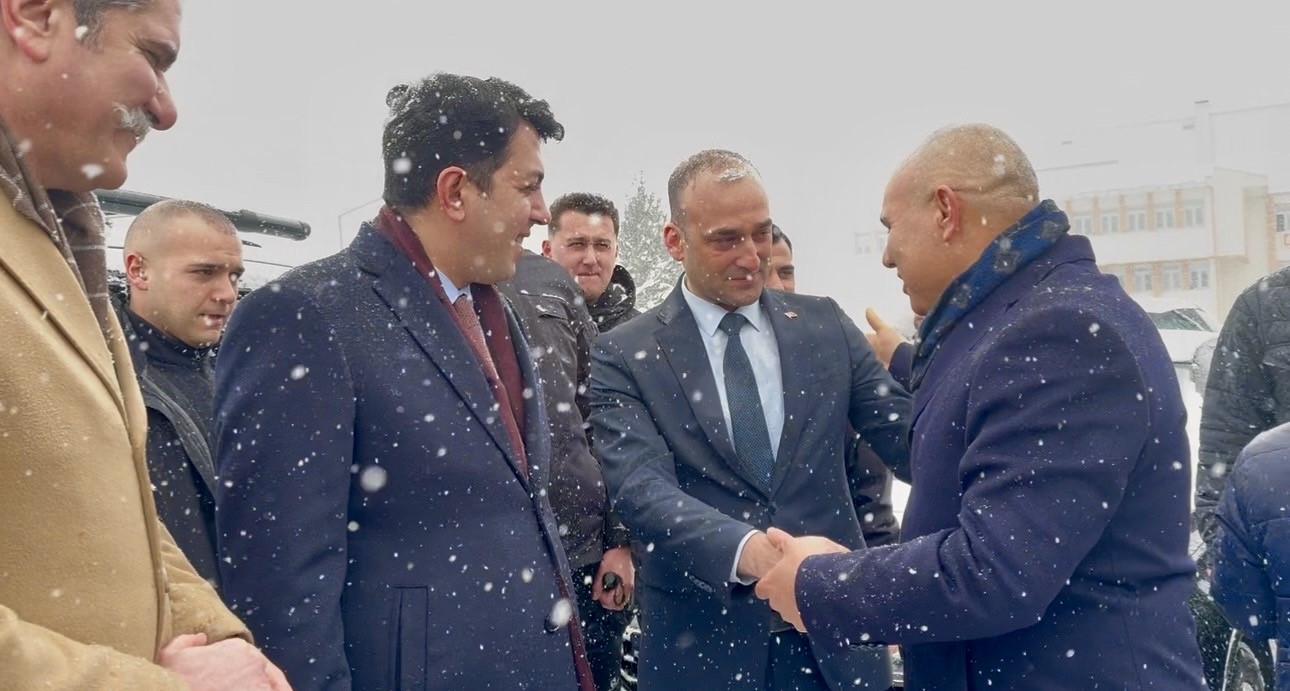 Kar ve fırtınaya rağmen vefa: Ağrı, Vali Koç’u gözyaşlarıyla uğurladı