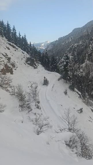 Artvin’de kar ulaşımı vurdu: 120 köy yolu kapalı