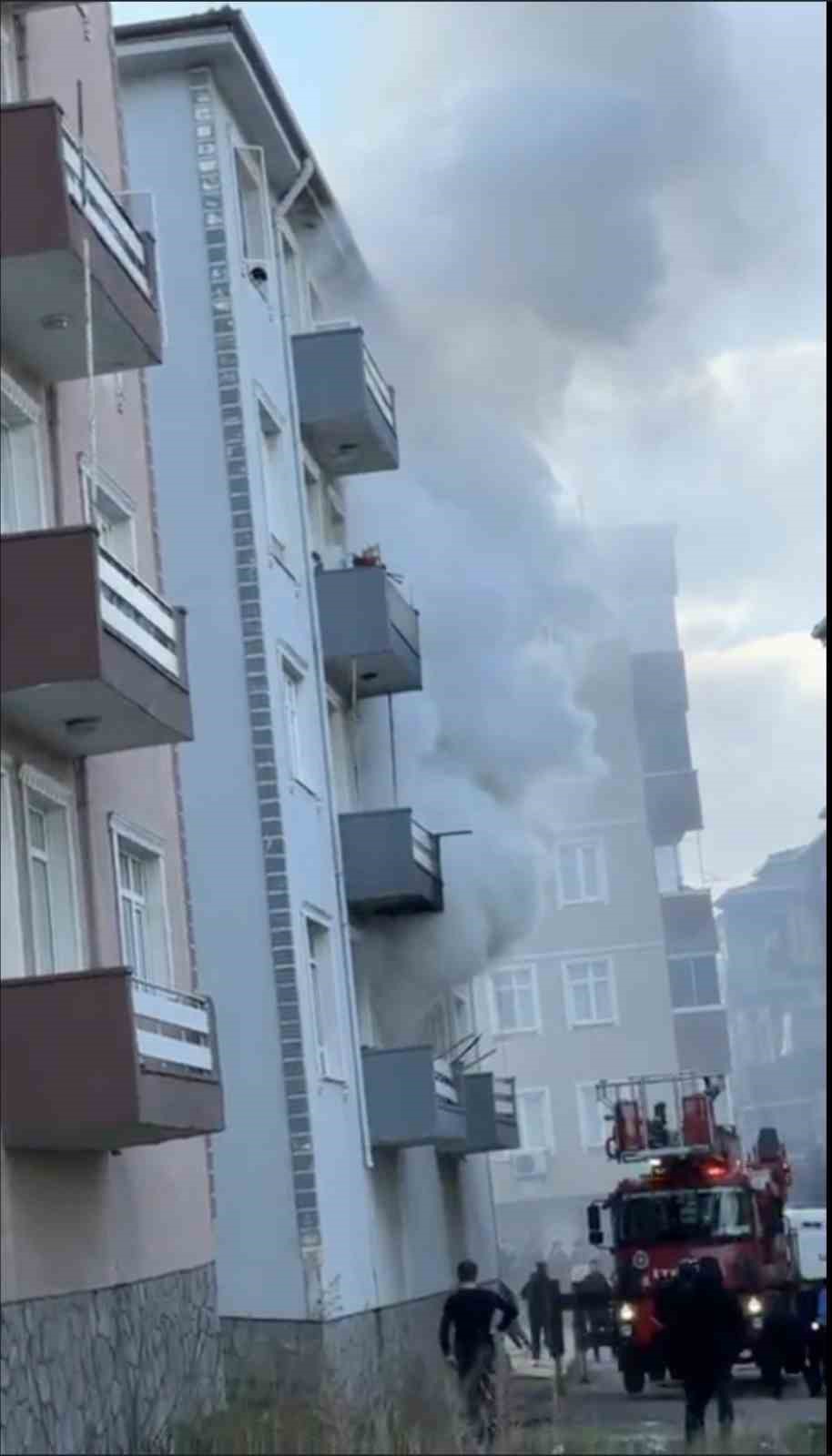 Bursa’da yangın faciası...Yatalak adam alev kapanında kaldı