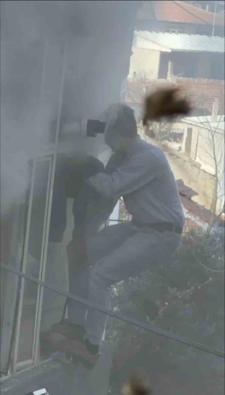 Bursa’da yangın faciası...Yatalak adam alev kapanında kaldı