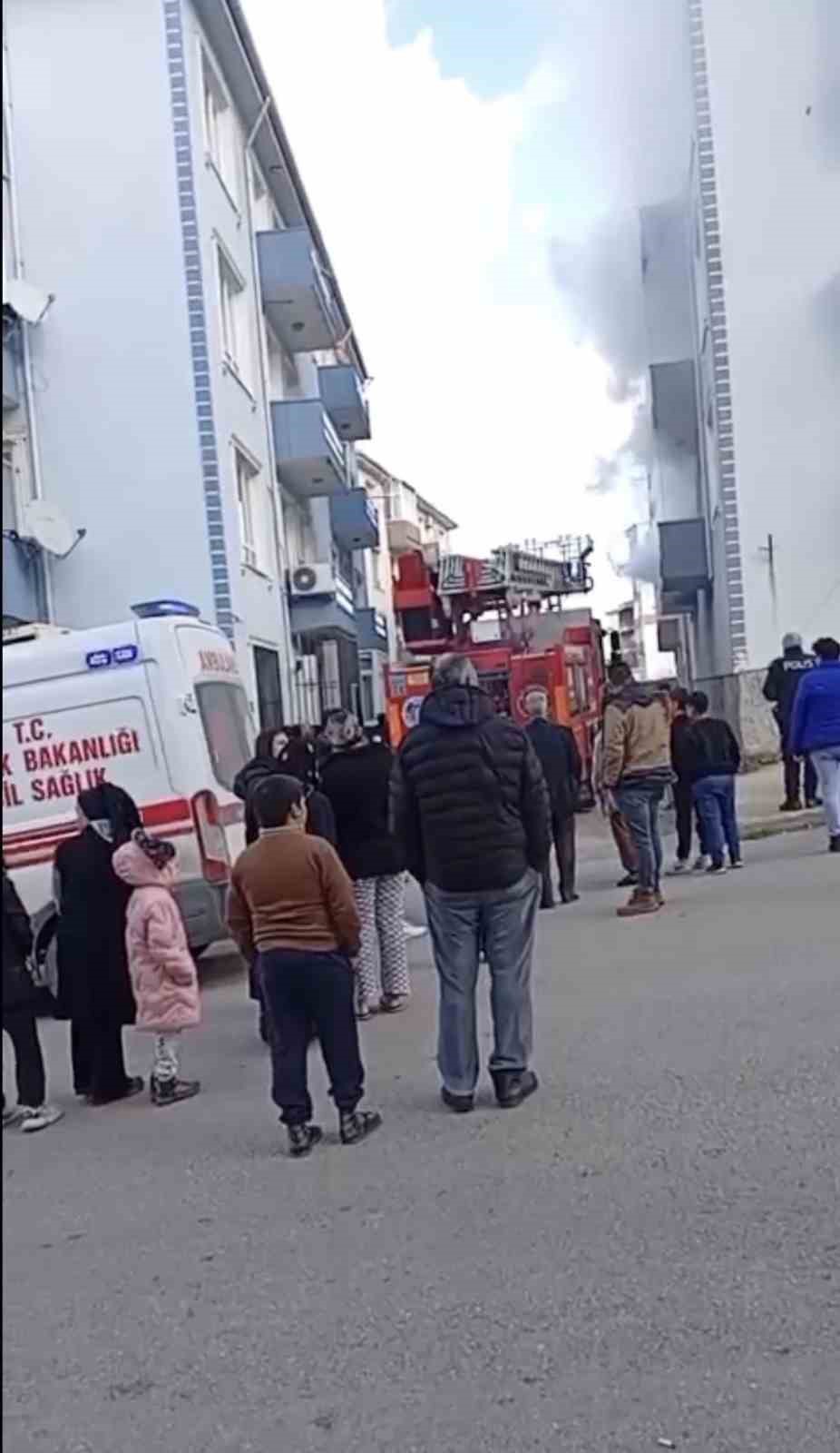 Bursa’da yangın faciası...Yatalak adam alev kapanında kaldı