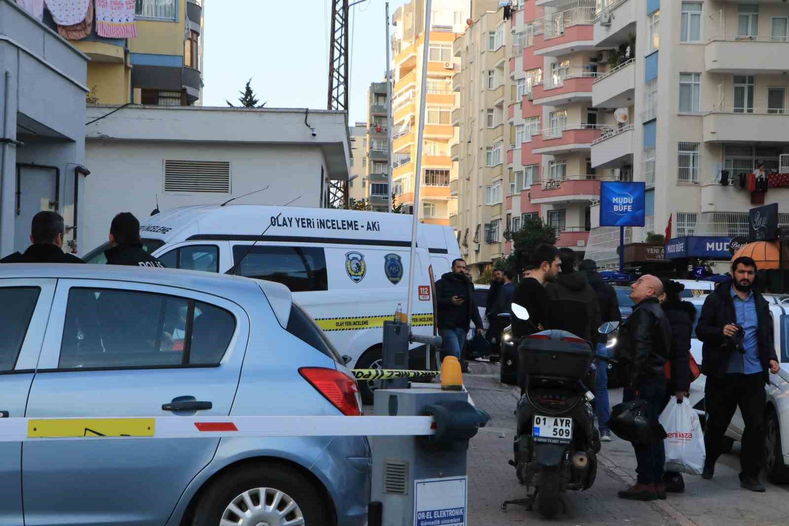 Evi teslim etmeyen müteahhidin oğlunu öldürüp yaşamına son verdi