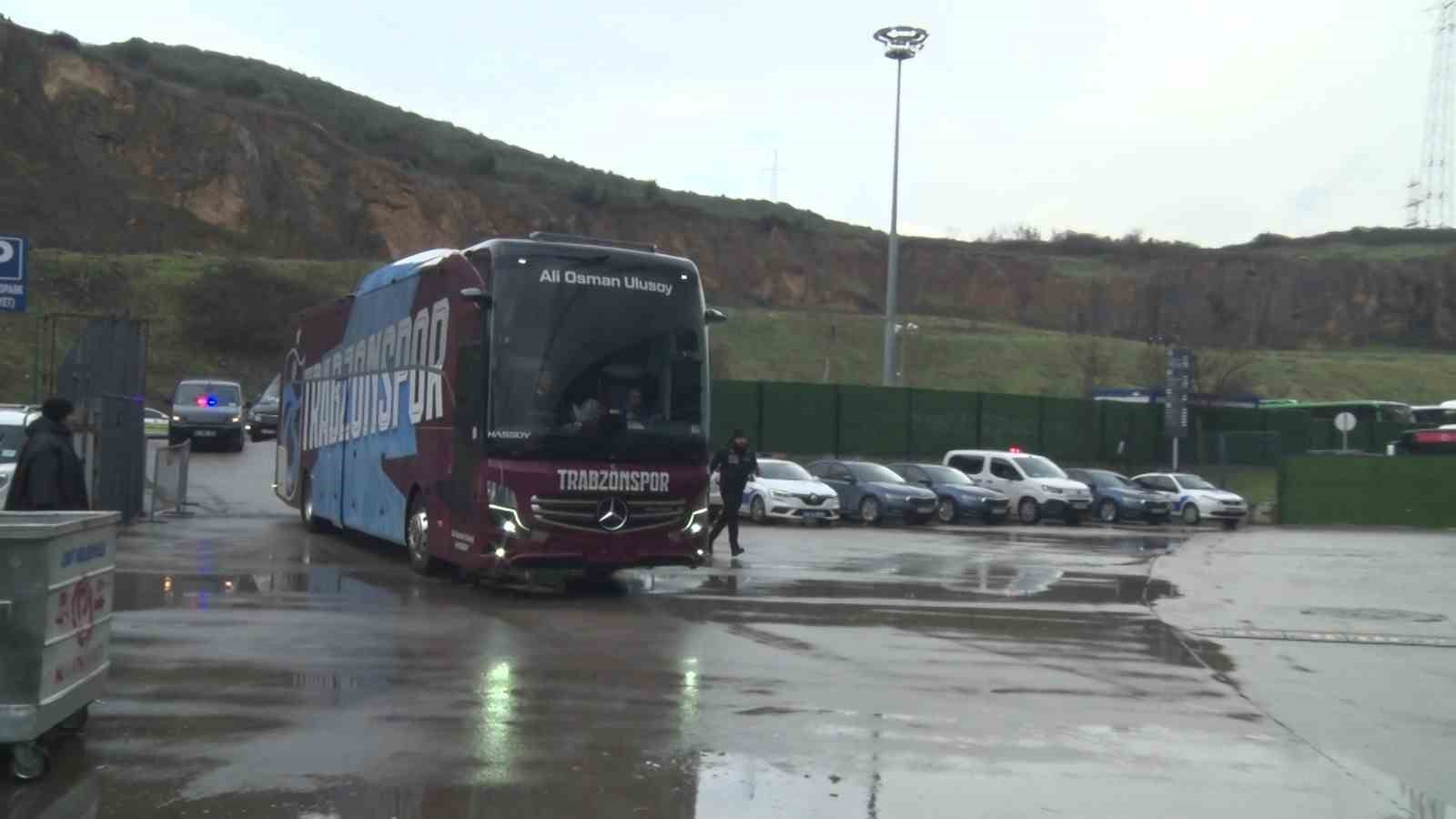 Trabzonspor ve Kocaelispor, stadyuma giriş yaptı