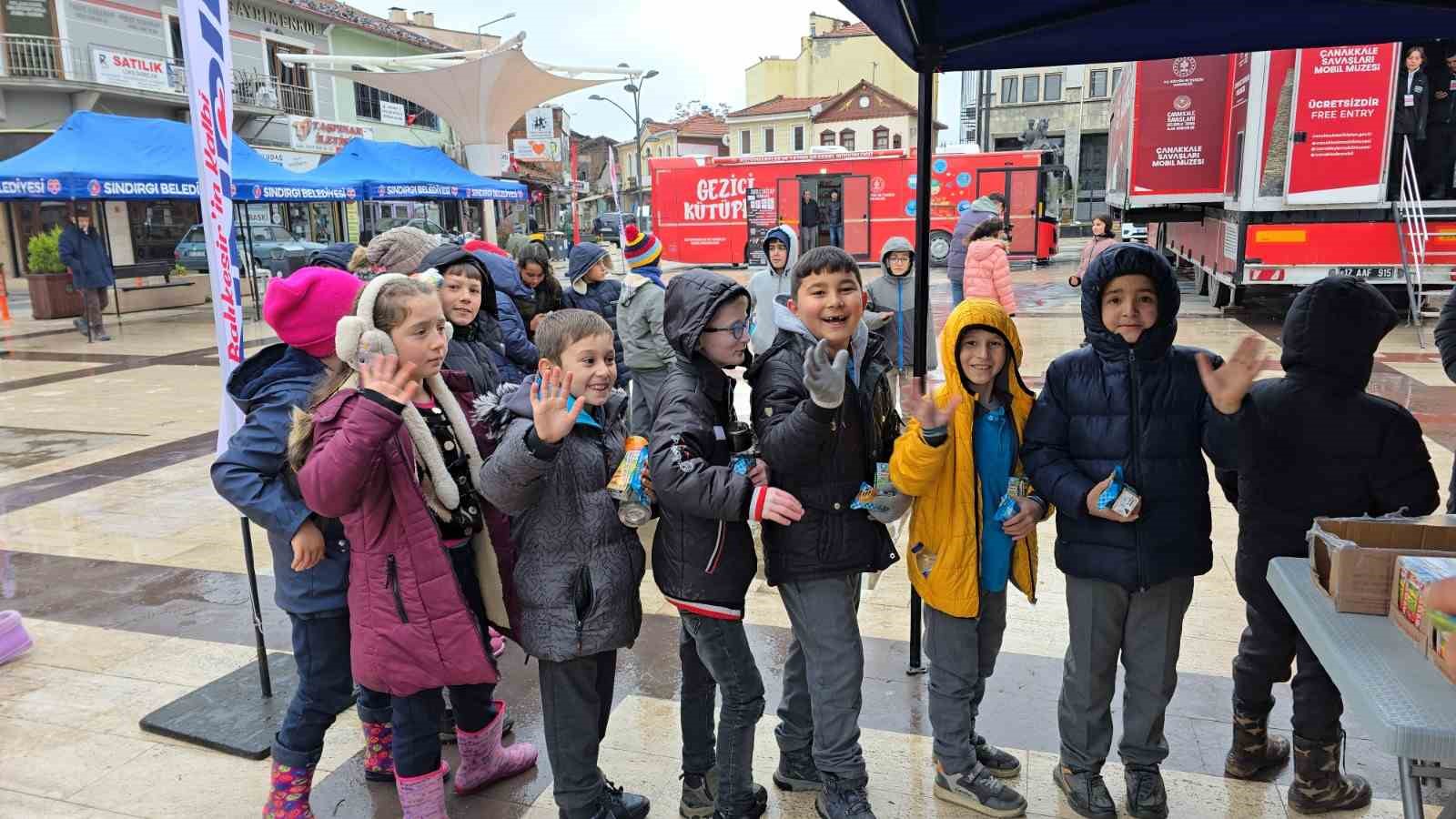 Çanakkale Savaşları Mobil Müzesi Sındırgı’da yoğun ilgi gördü