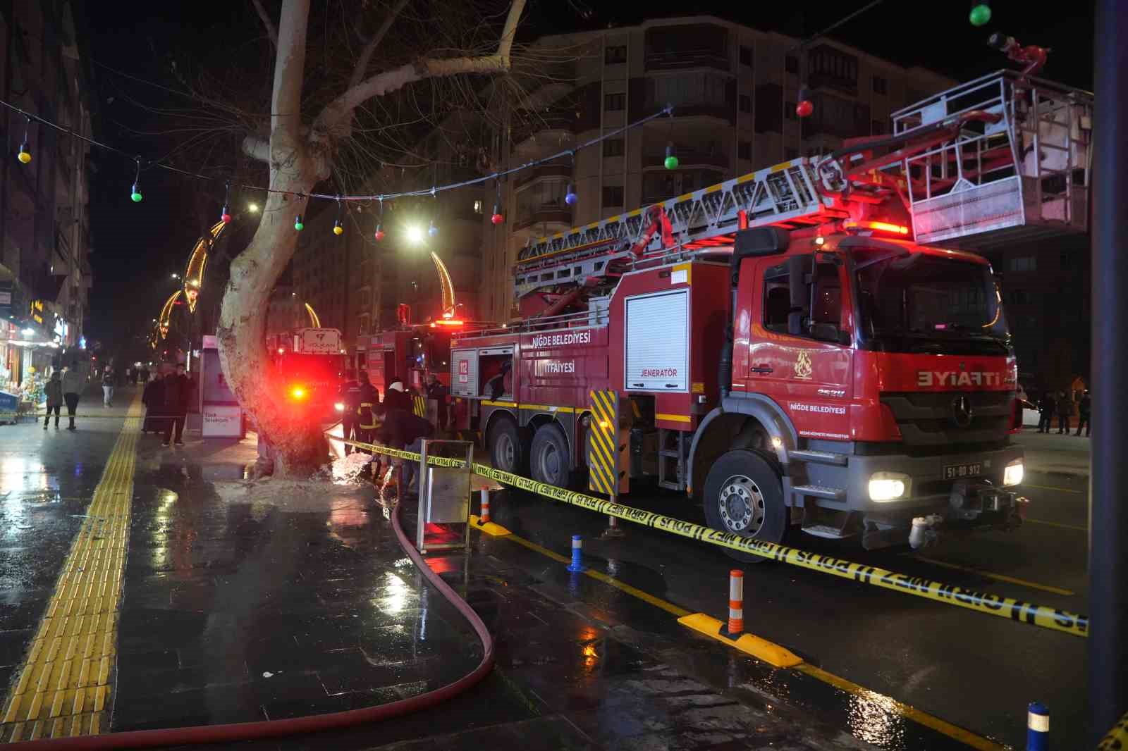 Niğde’de apartman dairesindeki ofiste yangın çıktı