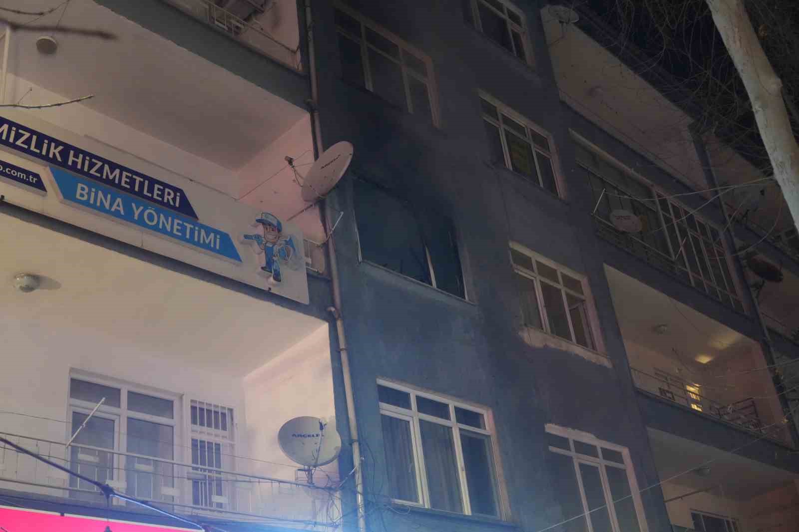 Niğde’de apartman dairesindeki ofiste yangın çıktı
