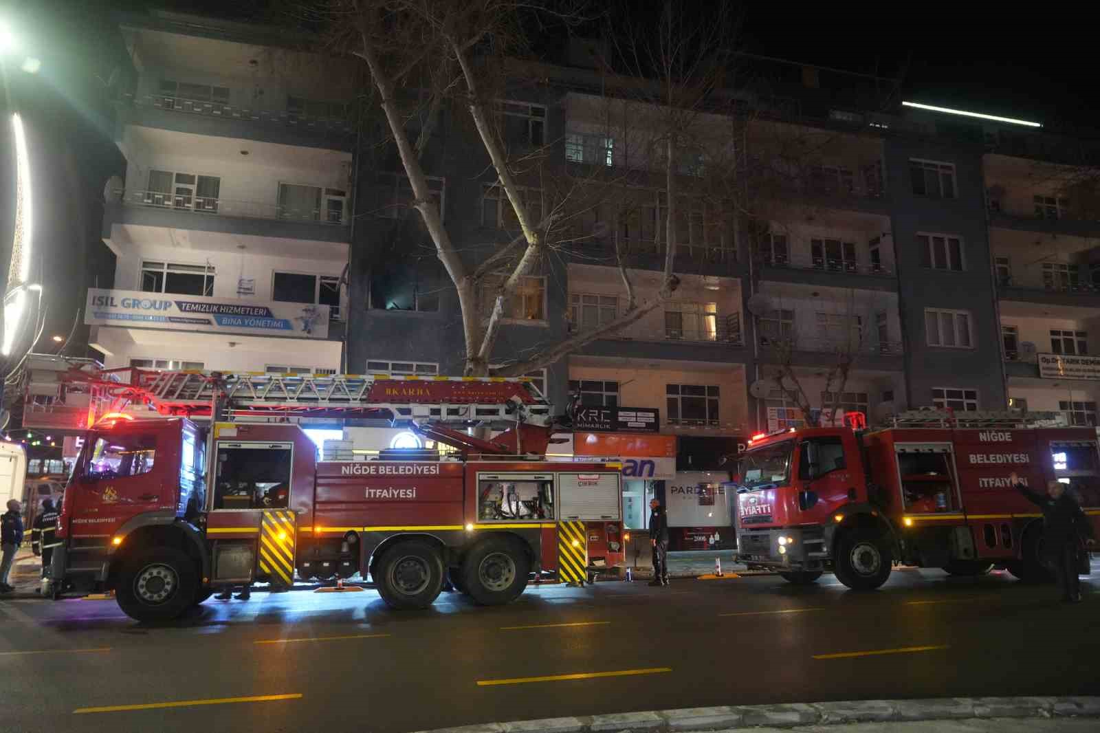 Niğde’de apartman dairesindeki ofiste yangın çıktı
