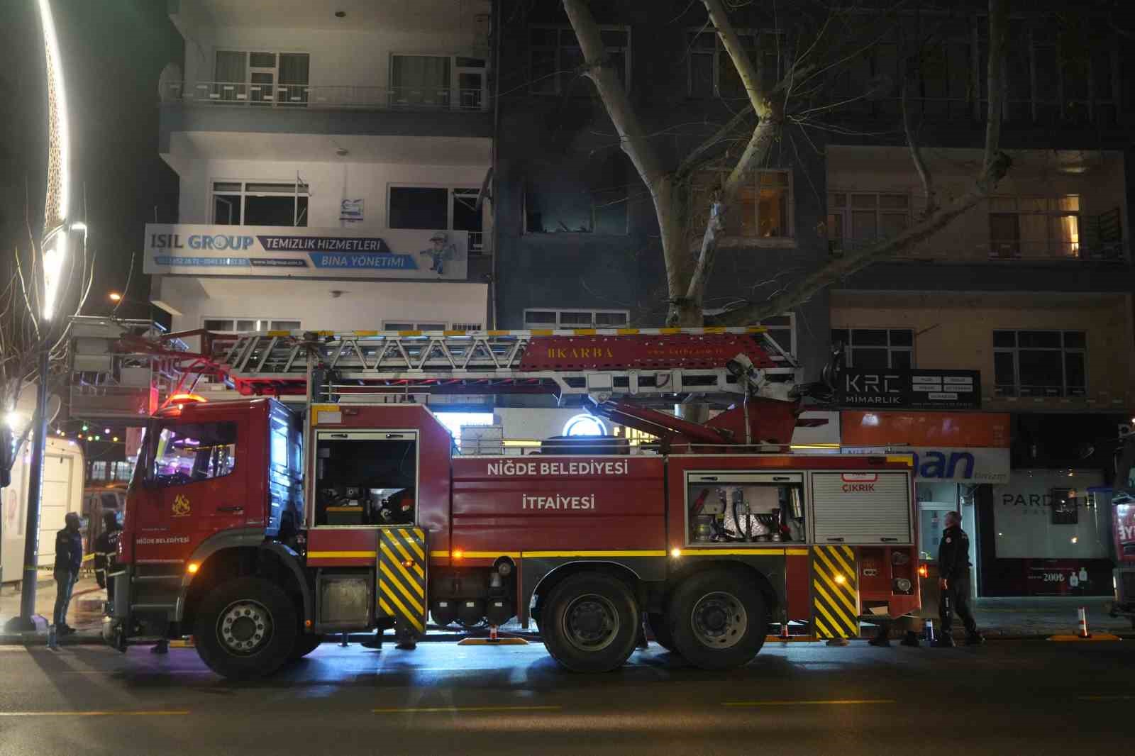 Niğde’de apartman dairesindeki ofiste yangın çıktı