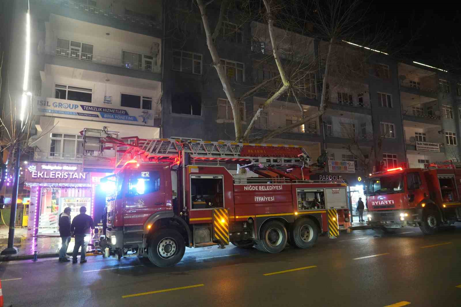 Niğde’de apartman dairesindeki ofiste yangın çıktı