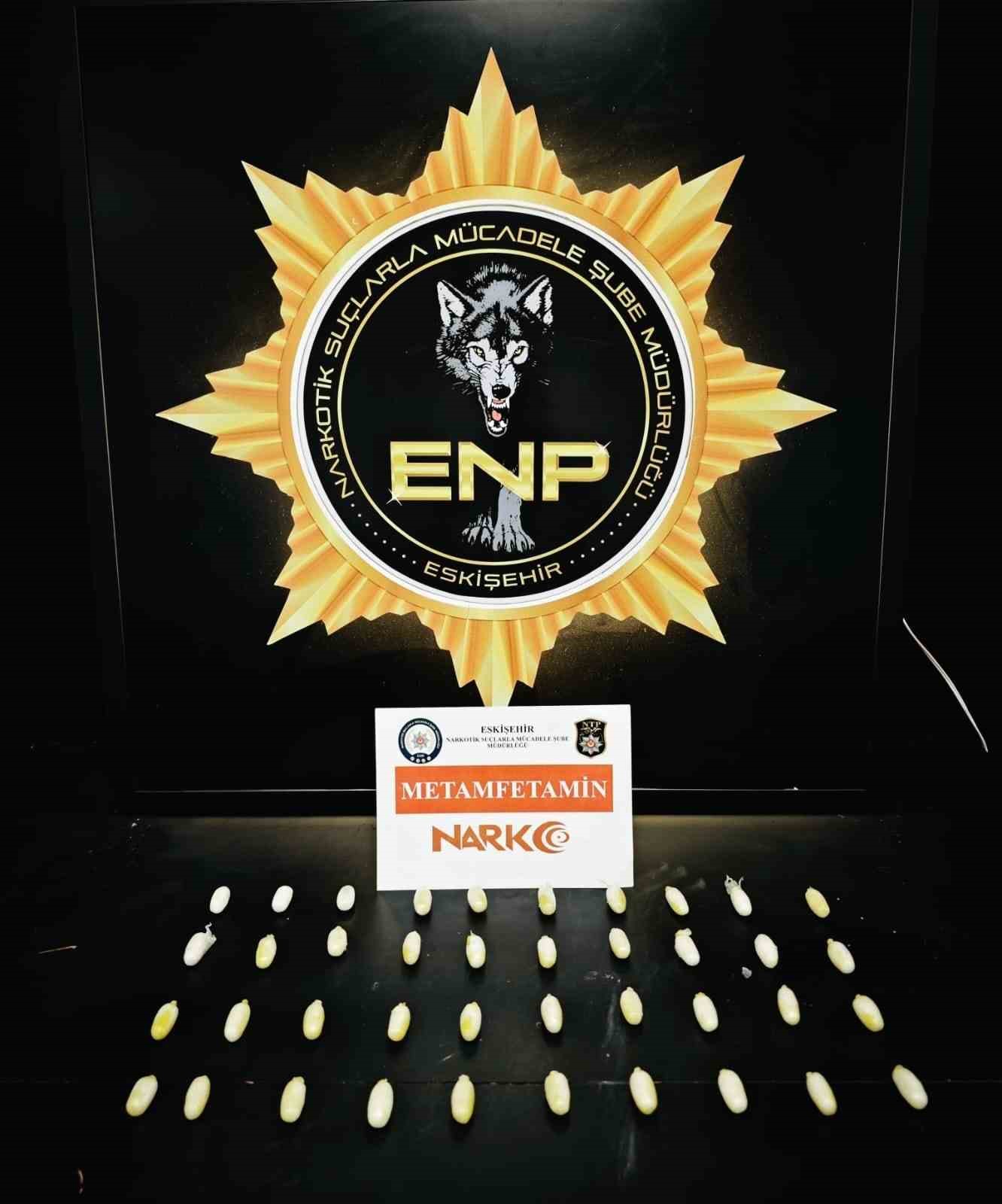 Midesinde taşıdığı uyuşturucu maddeler polisin dikkatinden sayesinde ele geçirildi