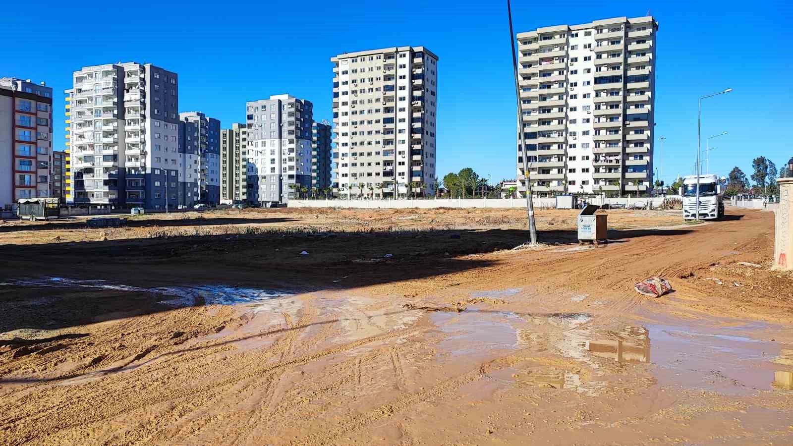 Vatandaşın çamur ve toz isyanı