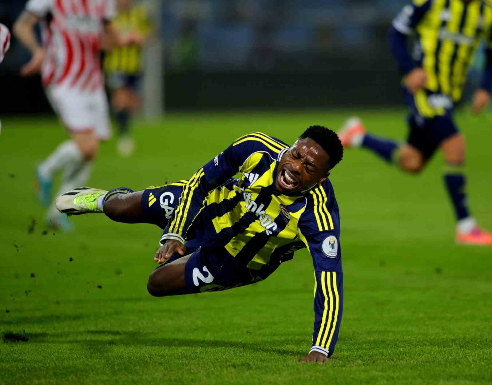 Turkcell Süper Kupa: Fenerbahçe: 1 - Samsunpor: 0 (İlk yarı)