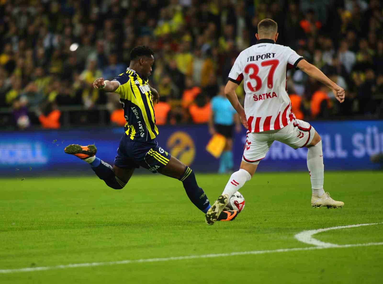 Turkcell Süper Kupa: Fenerbahçe: 1 - Samsunpor: 0 (İlk yarı)