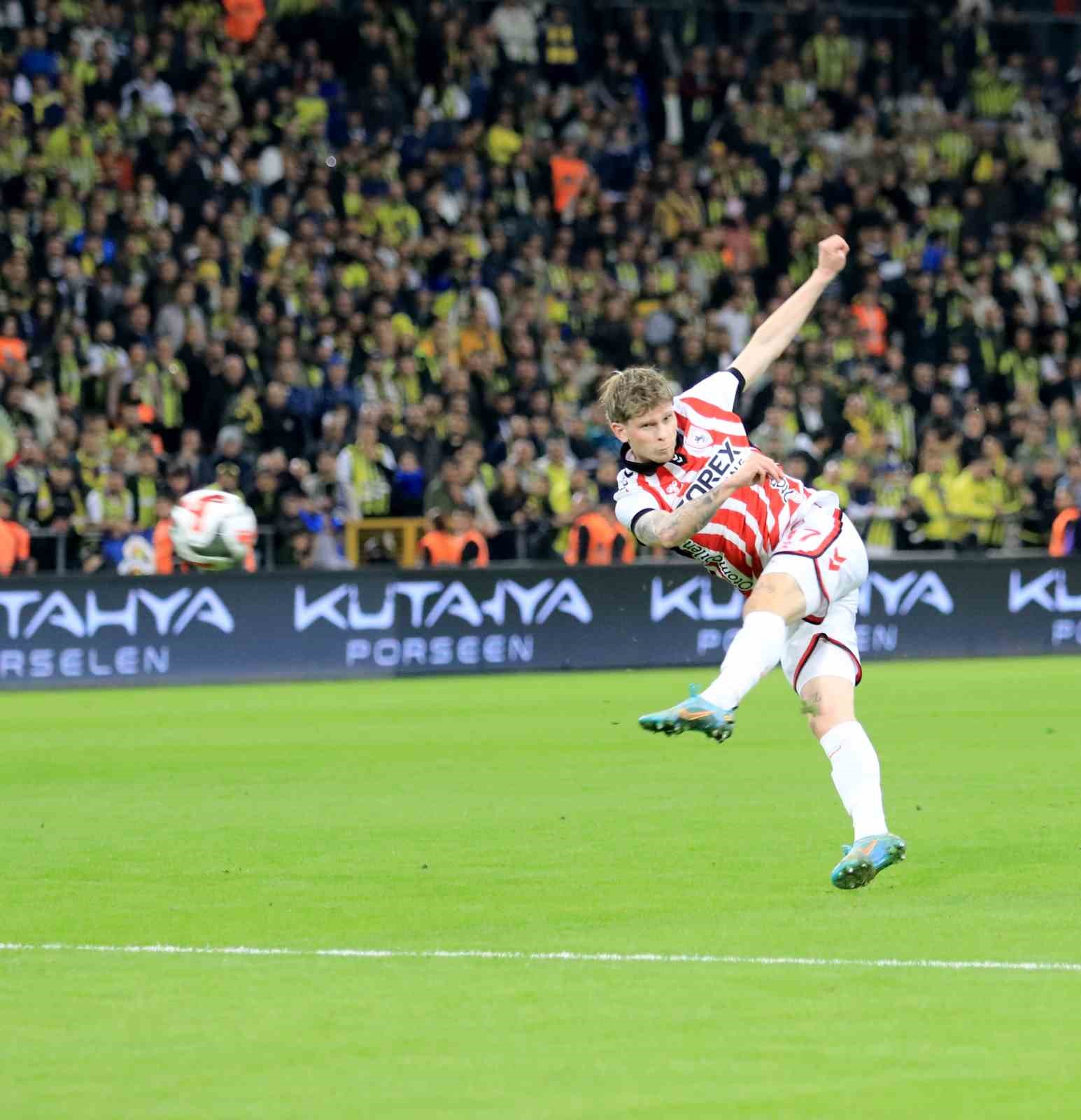 Turkcell Süper Kupa: Fenerbahçe: 1 - Samsunpor: 0 (İlk yarı)