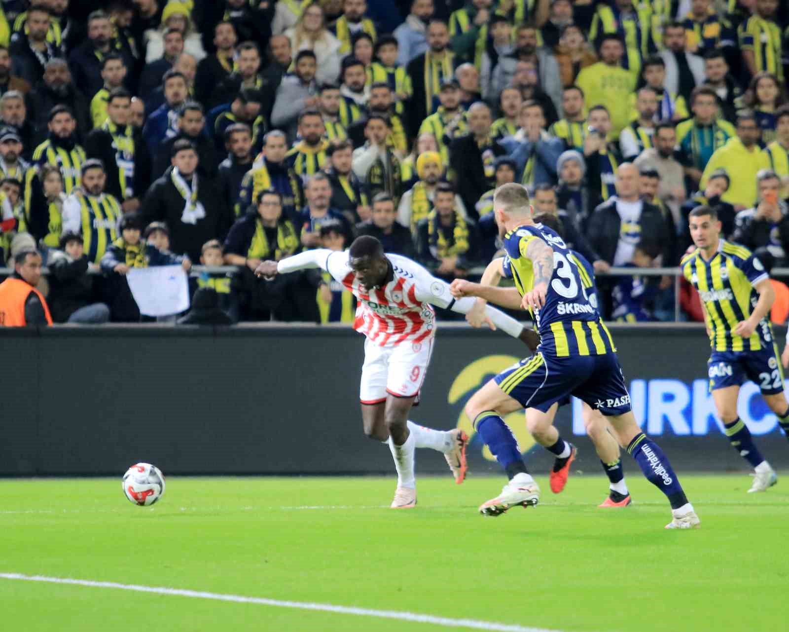Turkcell Süper Kupa: Fenerbahçe: 1 - Samsunpor: 0 (İlk yarı)