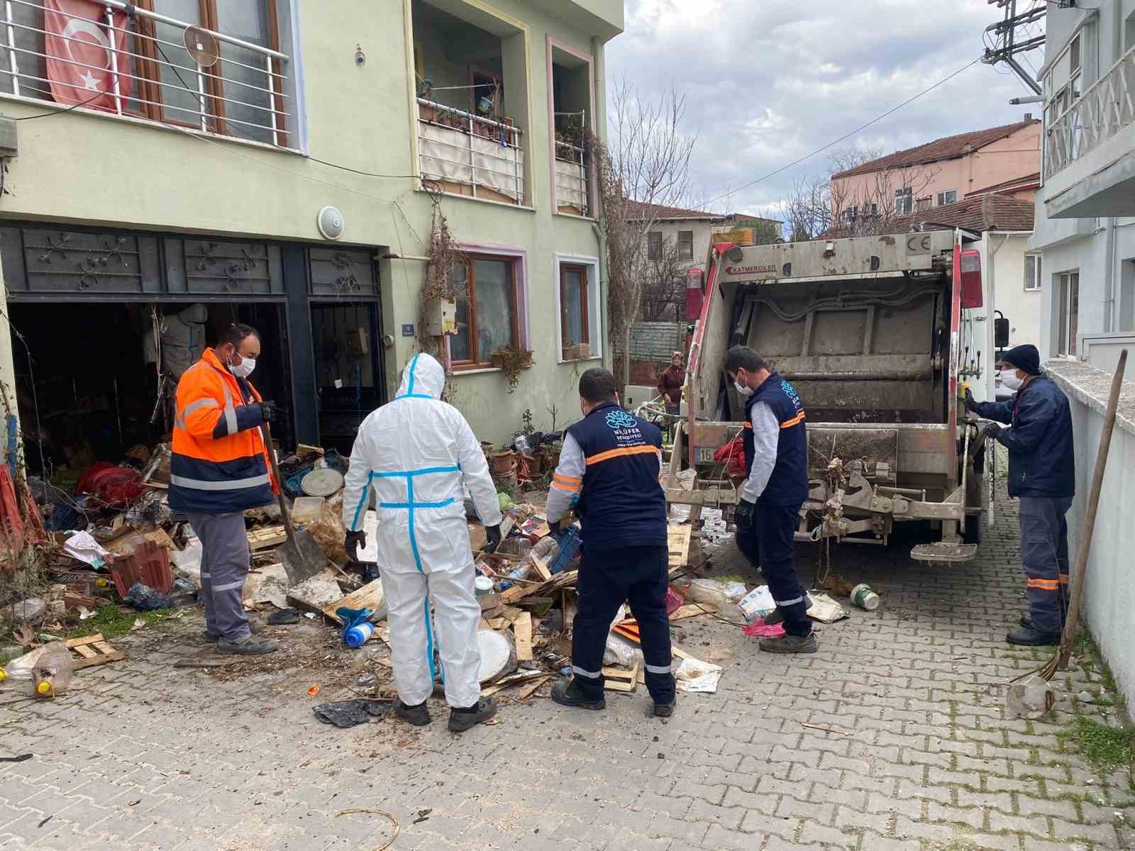 Görükle’de iki katlı çöp evden 9 kamyon çöp çıktı