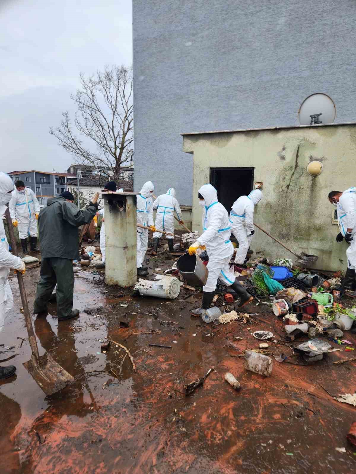 Görükle’de iki katlı çöp evden 9 kamyon çöp çıktı