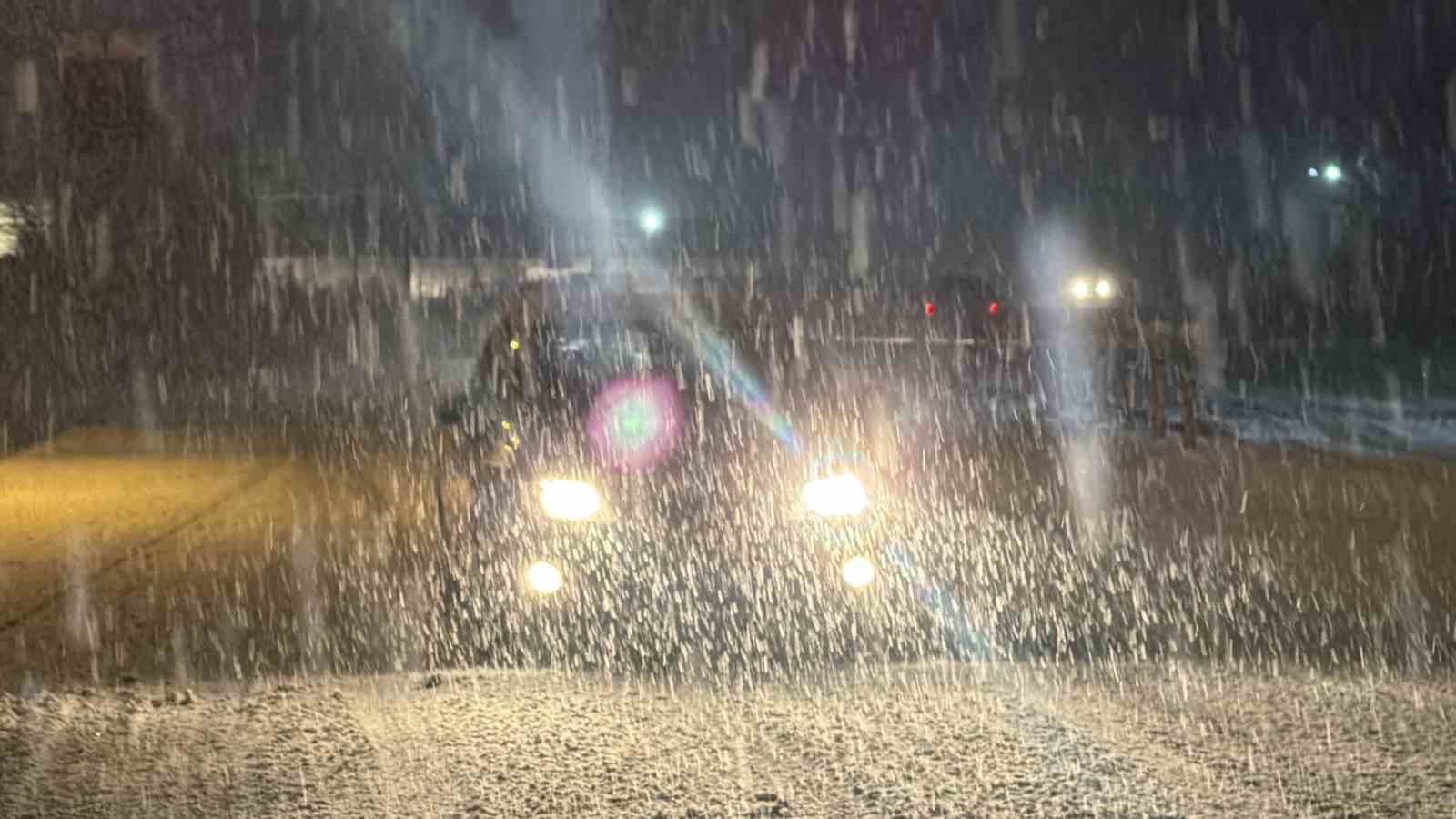 Düzce’nin yüksek kesimlerinde kar kalınlığı 10 santimetreye ulaştı