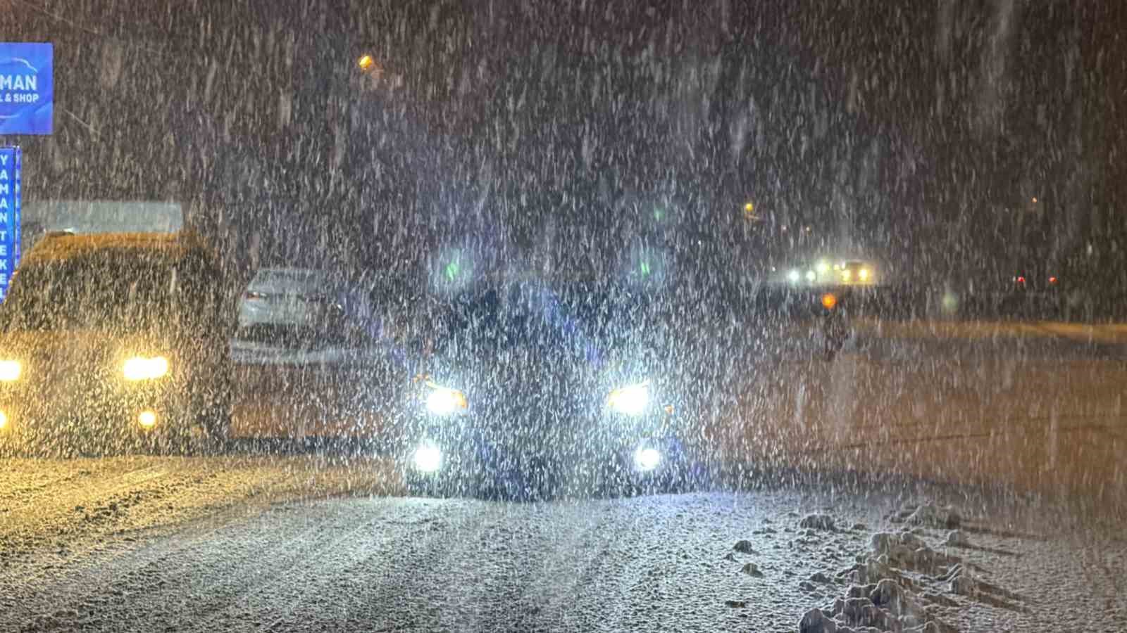 Düzce’nin yüksek kesimlerinde kar kalınlığı 10 santimetreye ulaştı