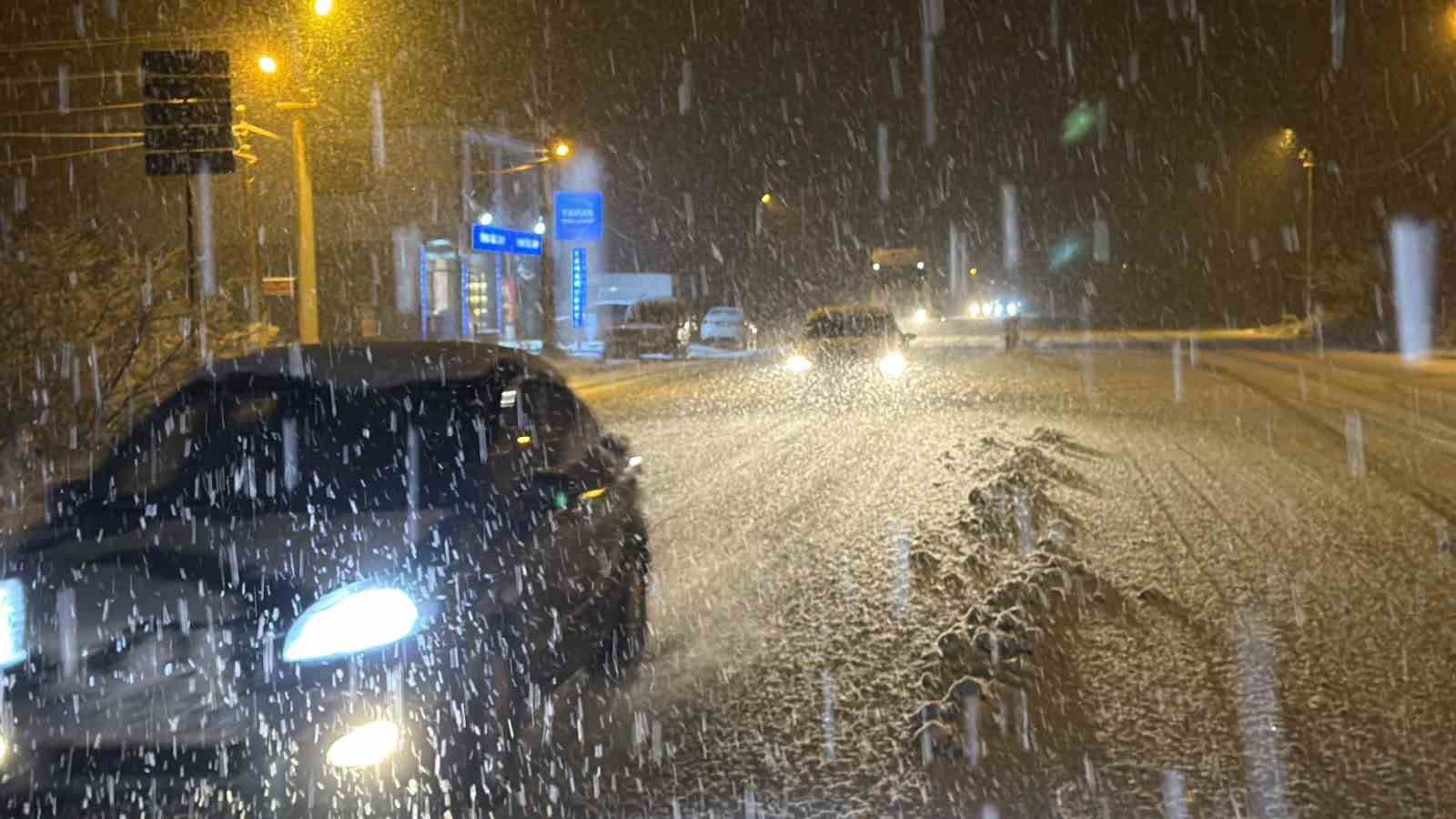 Düzce’nin yüksek kesimlerinde kar kalınlığı 10 santimetreye ulaştı