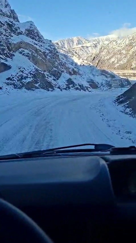 Çoruh vadisi buz pistine döndü