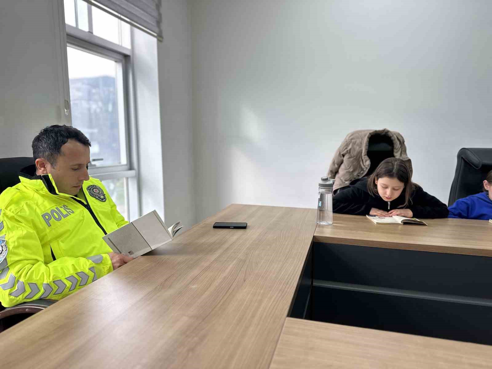 Ordu’da minikler kitaplarını emniyet teşkilatı birlikte okudu