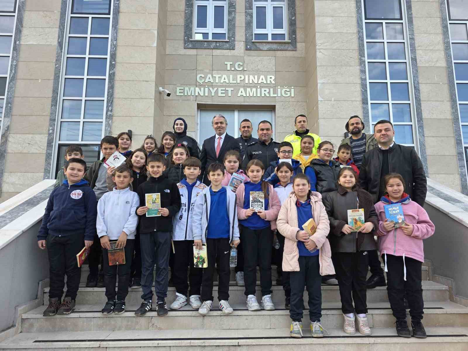 Ordu’da minikler kitaplarını emniyet teşkilatı birlikte okudu