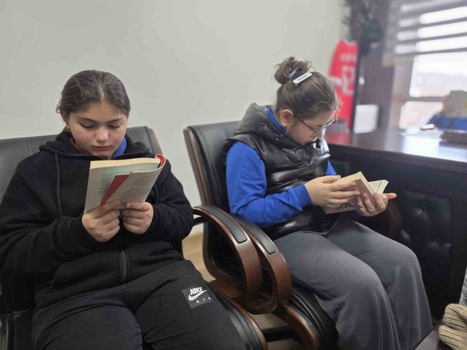 Ordu’da minikler kitaplarını emniyet teşkilatı birlikte okudu