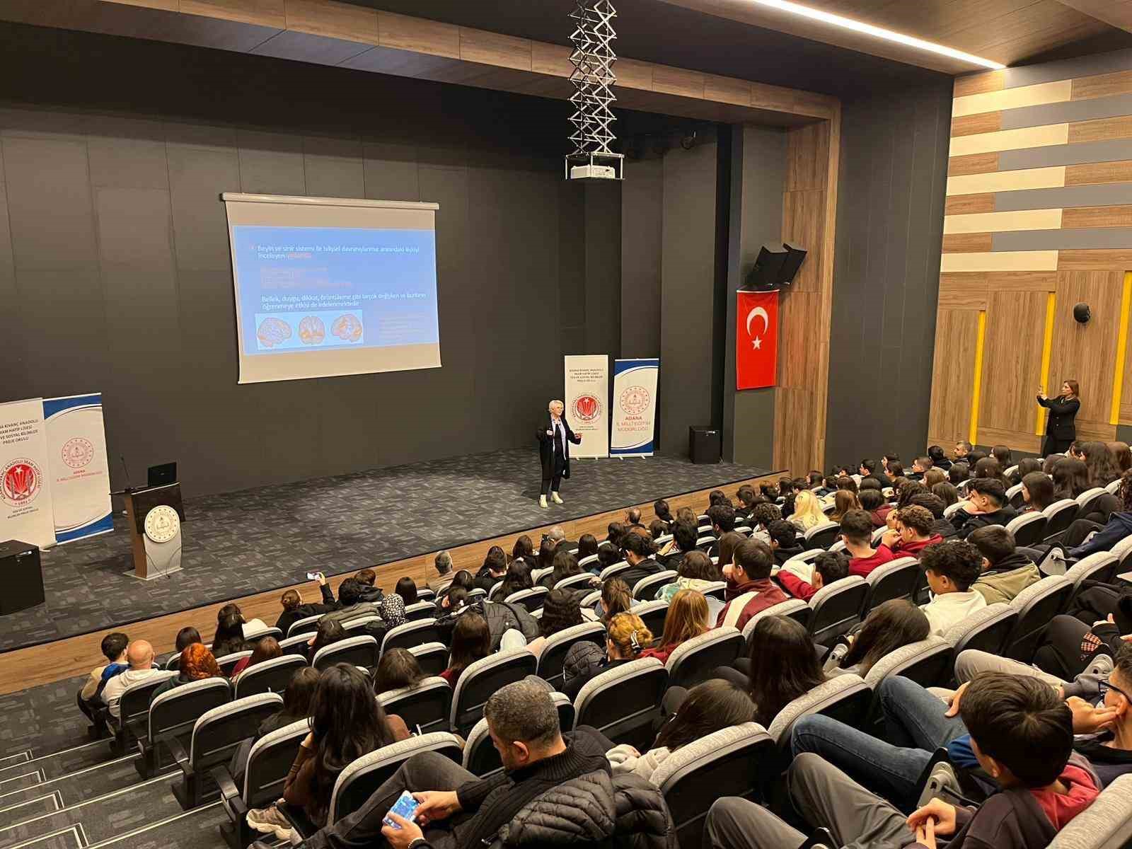 Biruni Üniversitesi, YÖK’ün ‘Bilim Kafe’ etkinlikleriyle 6 ilde gençlerle buluştu