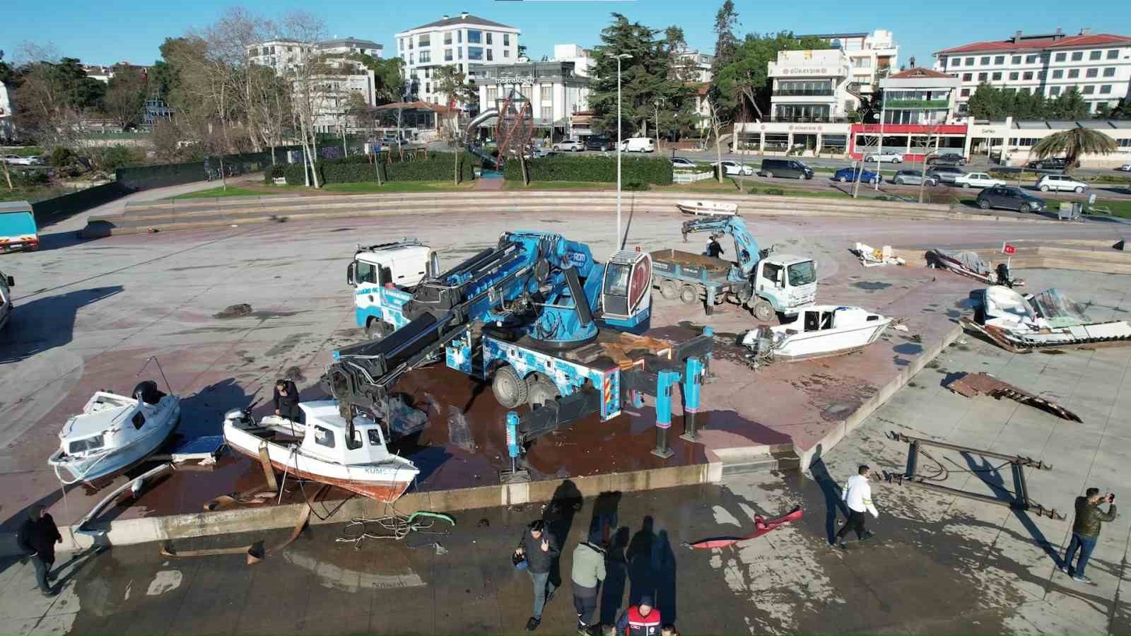 Tuzla’da fırtına sonrası hasar tespit çalışmaları sürüyor